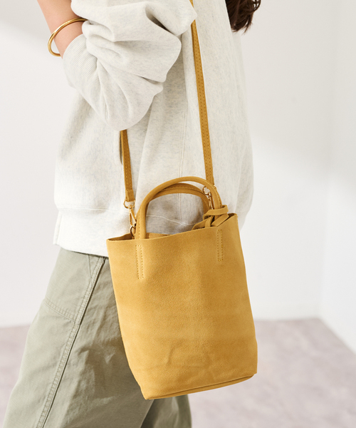 FRAMeWORK（フレームワーク）の「AULENTTI /オウレンティ 別注SUEDEMINI SHOULDER TOTE バッグ（ショルダーバッグ・レディース・イエロー/ネイビー/ベージュ・FREE）」の3枚目の写真