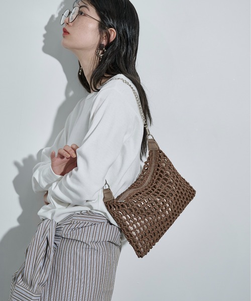 THE YOn（ザヨン）の「チェーンストラップ雑材メッシュバッグ（ハンドバッグ・レディース・ナチュラル/レッド/ブラウン・FREE）」の14枚目の写真