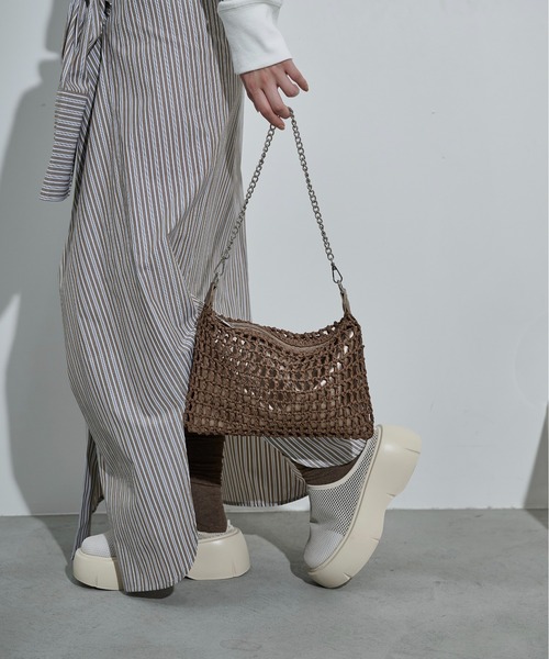 THE YOn（ザヨン）の「チェーンストラップ雑材メッシュバッグ（ハンドバッグ・レディース・ナチュラル/レッド/ブラウン・FREE）」の17枚目の写真