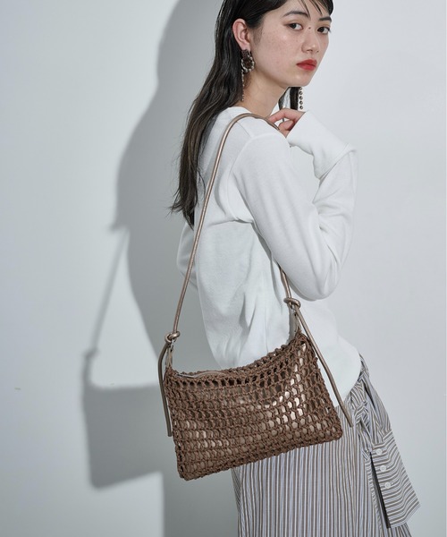 THE YOn（ザヨン）の「チェーンストラップ雑材メッシュバッグ（ハンドバッグ・レディース・ナチュラル/レッド/ブラウン・FREE）」の16枚目の写真