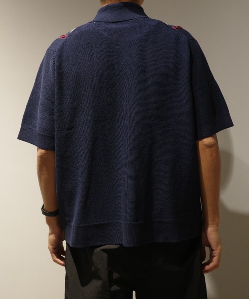 TOGA VIRILIS(トーガ ビリリース)の「TOGA VIRILIS Stripe knit polo shirt(ニット/セーター・メンズ・ネイビー・46)」の3枚目の写真
