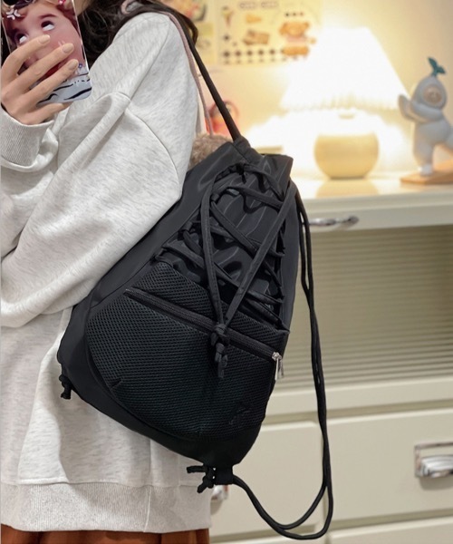 SHEPP（シープ）の「ドローストリング ナイロンバックパック ナップザック（バックパック/リュック・メンズ・グレー/ブラック・F）」の4枚目の写真