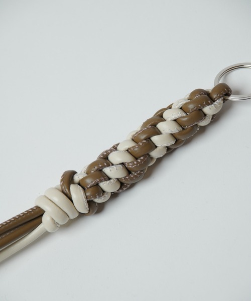 ITTI（イッチ）の「【ITTI】CRISTY FOLD KNOT CHARM / STCOW（キーホルダー・メンズ・ブラック/グレー系その他・FREE）」の8枚目の写真