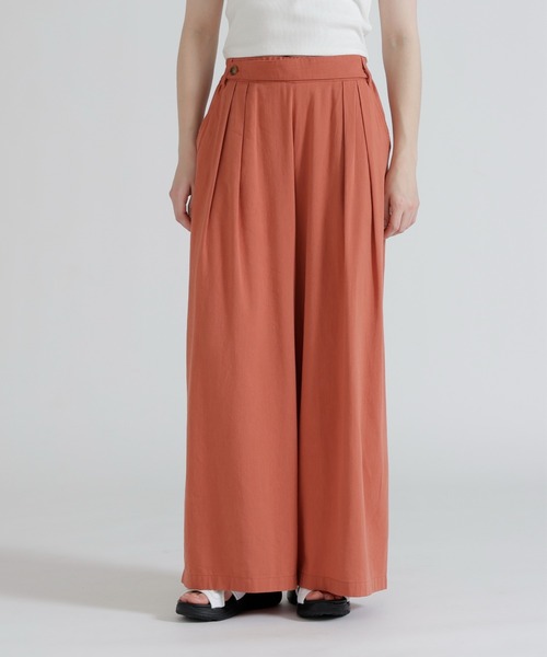 AVIREX(アヴィレックス)の「DESIGN BELT TUCK DETAIL PANTS(その他パンツ・レディース・ブラック/オリーブ/レンガ・F)」の16枚目の写真
