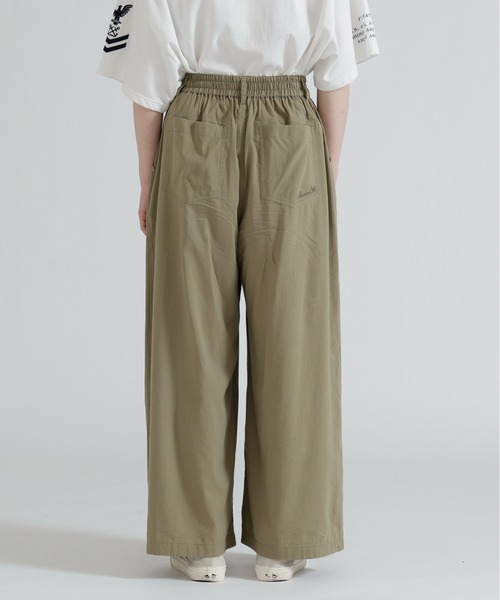 AVIREX(アヴィレックス)の「DESIGN BELT TUCK DETAIL PANTS(その他パンツ・レディース・ブラック/オリーブ/レンガ・F)」の6枚目の写真