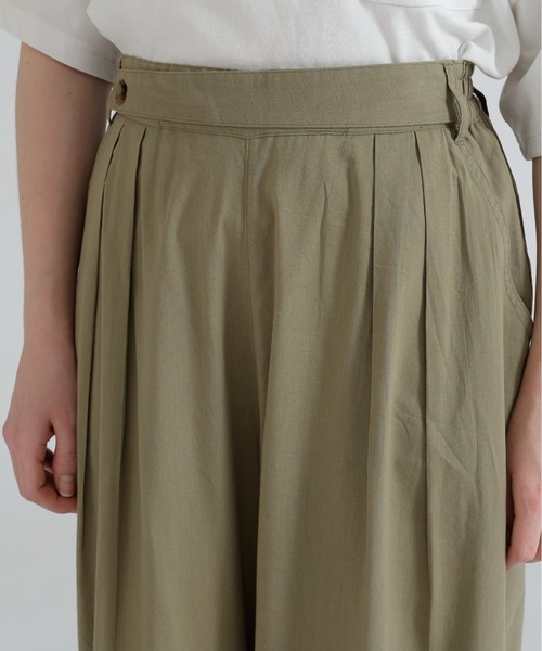 AVIREX(アヴィレックス)の「DESIGN BELT TUCK DETAIL PANTS(その他パンツ・レディース・ブラック/オリーブ/レンガ・F)」の7枚目の写真