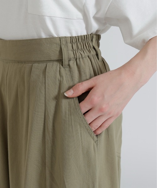 AVIREX(アヴィレックス)の「DESIGN BELT TUCK DETAIL PANTS(その他パンツ・レディース・ブラック/オリーブ/レンガ・F)」の8枚目の写真