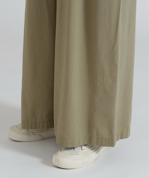 AVIREX(アヴィレックス)の「DESIGN BELT TUCK DETAIL PANTS(その他パンツ・レディース・ブラック/オリーブ/レンガ・F)」の9枚目の写真