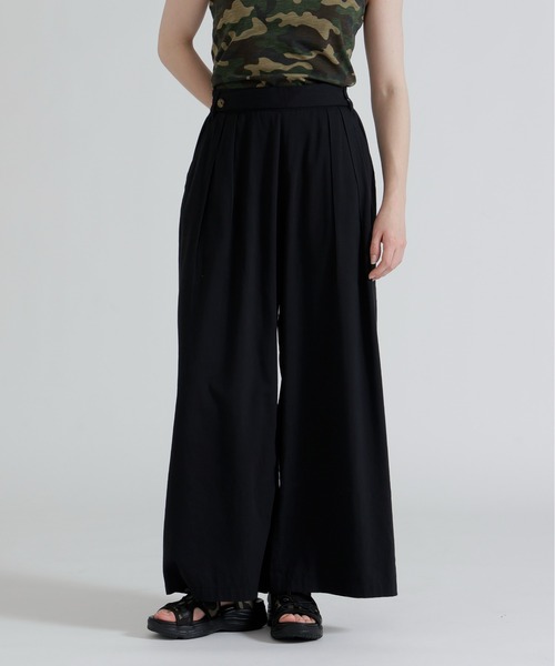 AVIREX(アヴィレックス)の「DESIGN BELT TUCK DETAIL PANTS(その他パンツ・レディース・ブラック/オリーブ/レンガ・F)」の22枚目の写真