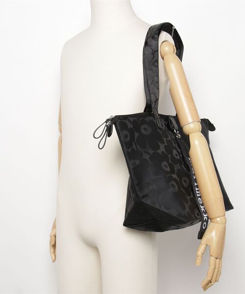 marimekko(マリメッコ)の「【ZOZO限定 ノベルティ付】Unikko / tote bag M black(ショルダーバッグ・レディース・ブラック・FREE)」の17枚目の写真