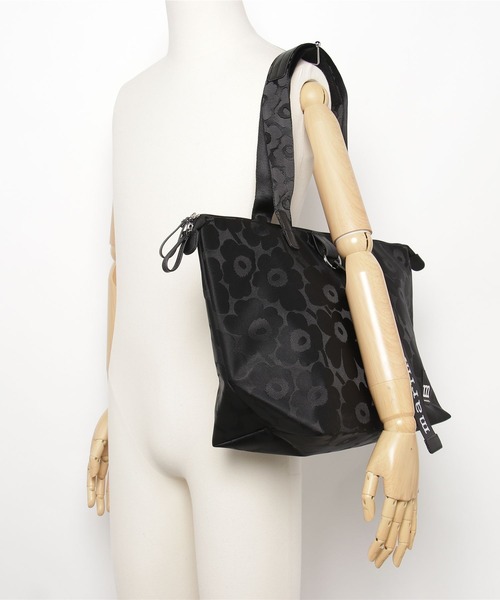marimekko(マリメッコ)の「【ZOZO限定 ノベルティ付】Unikko / tote bag M black(ショルダーバッグ・レディース・ブラック・FREE)」の11枚目の写真