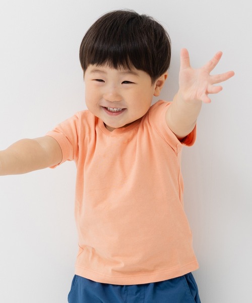 chil2(チルツー)の「綿100% 無地 半袖Tシャツ(Tシャツ/カットソー・キッズ・ブラック/スモークピンク/チャコールグレー/クリーム/ブルー/ミント/ネイビー/イエロー/ホワイト/レッド/カーキ/ベージュ/ブラウン/オートミール/グレイッシュブルー/オレンジ/ラベンダー/サックスブルー/ライトイエロー/グリーン・80cm/90cm/100cm/110cm/120cm/130cm/140cm/150cm/160cm)」の20枚目の写真