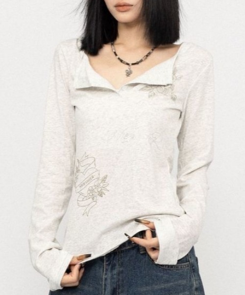 Vipoa(ヴィポア)の「Y2Kデザインヘンリーネックカットソー(Tシャツ/カットソー・レディース・ブラック/ライトグレー・FREE)」の1枚目の写真