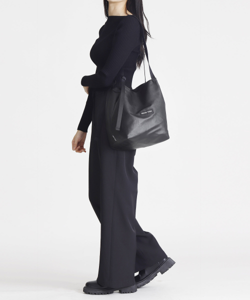 GREEN STUFF（グリーンスタッフ）の「doer bag 69 - matte stone black M（ショルダーバッグ・レディース・その他・FREE）」の7枚目の写真