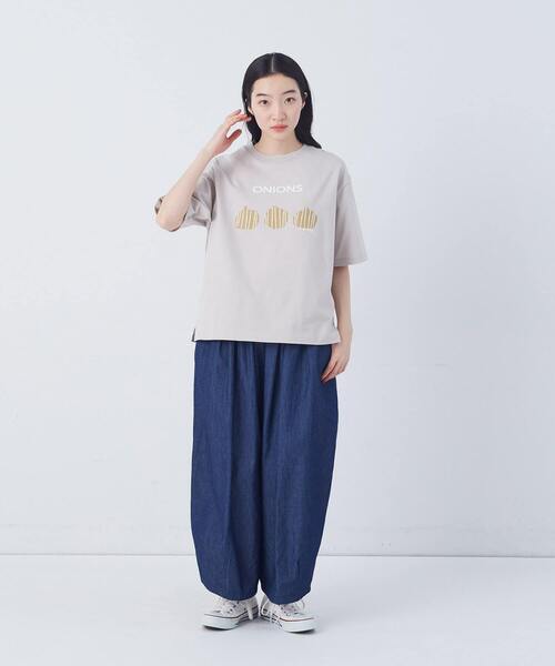 conges payes ADIEU TRISTESSE（コンジェ ペイエ アデュートリステス）の「ベジタブルプリントTシャツ（Tシャツ/カットソー・レディース・オフホワイト/ブラウン/ベージュ・FREE）」の4枚目の写真