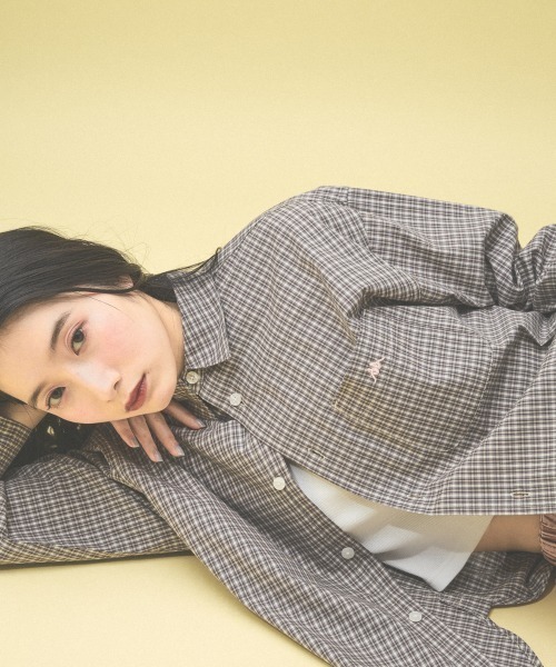 Kappa(カッパ)の「≪Kappa×and ST ウェルネスクラブ≫シャツ(シャツ/ブラウス・レディース・ネイビー/ベージュ/ブルー・MEDIUM/LARGE/SMALL)」の2枚目の写真