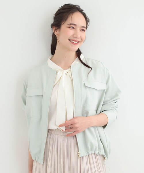 SHOO・LA・RUE（シューラルー）の「【S-LL】サッと羽織れてきれい見え　フラップポケット ノーカラーブルゾン（ブルゾン・レディース・グリーン系/アイボリー/ネイビー・01/02/03/04）」の22枚目の写真