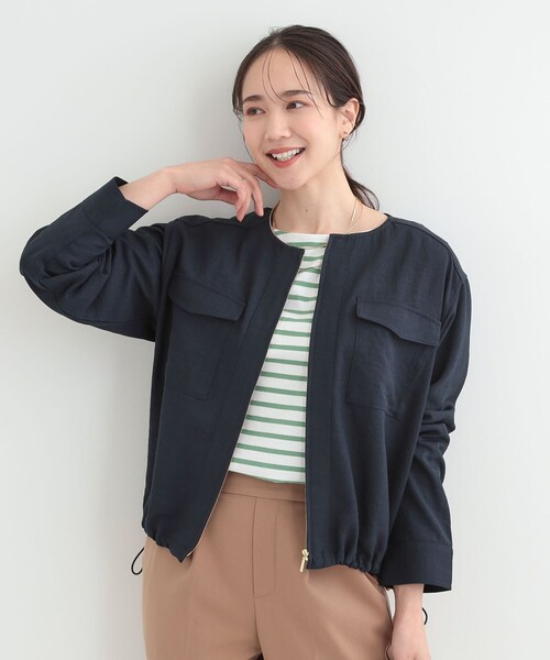 SHOO・LA・RUE（シューラルー）の「【S-LL】サッと羽織れてきれい見え　フラップポケット ノーカラーブルゾン（ブルゾン・レディース・グリーン系/アイボリー/ネイビー・01/02/03/04）」の18枚目の写真