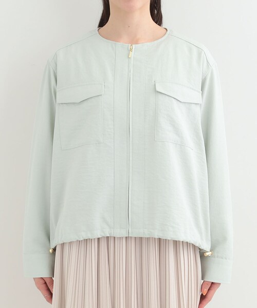 SHOO・LA・RUE（シューラルー）の「【S-LL】サッと羽織れてきれい見え　フラップポケット ノーカラーブルゾン（ブルゾン・レディース・グリーン系/アイボリー/ネイビー・01/02/03/04）」の11枚目の写真