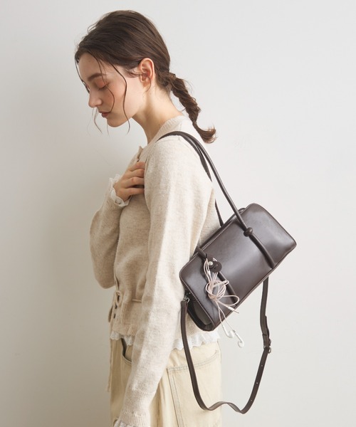 Crisp(クリスプ)の「2wayナローハンドルスクエアバッグ(ショルダーバッグ・レディース・ダークブラウン/ブラック・FREE)」の2枚目の写真
