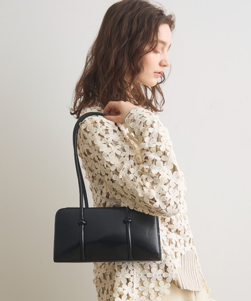 Crisp(クリスプ)の「2wayナローハンドルスクエアバッグ(ショルダーバッグ・レディース・ダークブラウン/ブラック・FREE)」の4枚目の写真