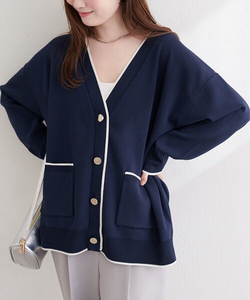 natural couture（ナチュラルクチュール）の「Vネックポケ付きミドルカーディガン（カーディガン/ボレロ・レディース・ネイビー/ラベンダー/ベージュ/オフホワイト・FREE）」の2枚目の写真