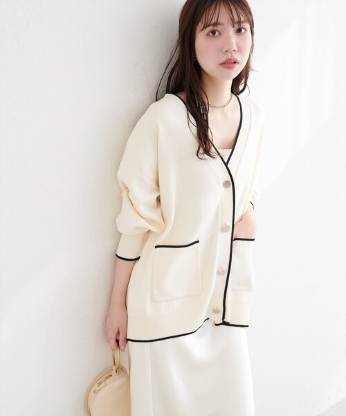 natural couture（ナチュラルクチュール）の「Vネックポケ付きミドルカーディガン（カーディガン/ボレロ・レディース・ネイビー/ラベンダー/ベージュ/オフホワイト・FREE）」の3枚目の写真