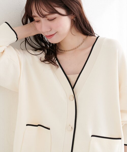 natural couture（ナチュラルクチュール）の「Vネックポケ付きミドルカーディガン（カーディガン/ボレロ・レディース・ネイビー/ラベンダー/ベージュ/オフホワイト・FREE）」の5枚目の写真