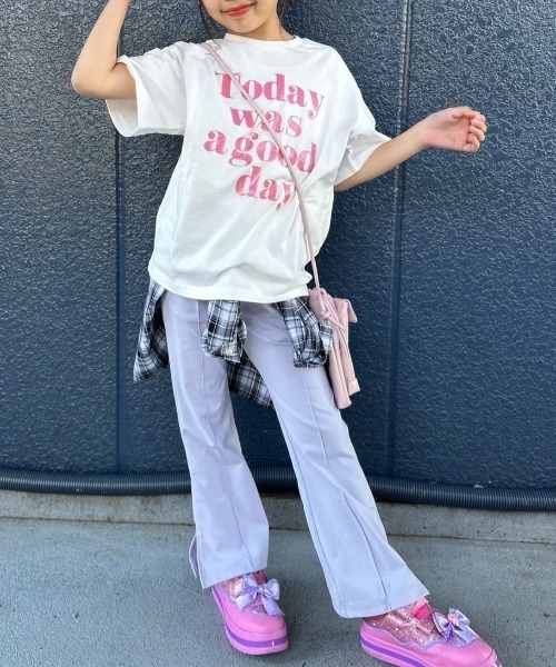 Right-on(ライトオン)の「VIVIAN BLUE(ヴィヴィアンブルー)ロゴプリントTシャツ(Tシャツ/カットソー・キッズ・ブラック/ホワイト・110/120/130/140/150/160)」の16枚目の写真