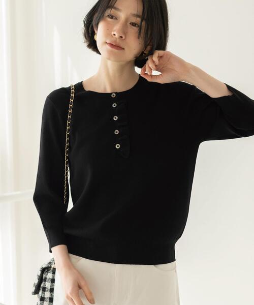 OPAQUE.CLIP（オペークドットクリップ）の「フリルヘンリーネックニット【洗濯機OK/抗ピル】（ニット/セーター・レディース・ライトグレー/ホワイト/ライトブルー/イエロー系その他/ブラック・40/38/36/42）」の3枚目の写真