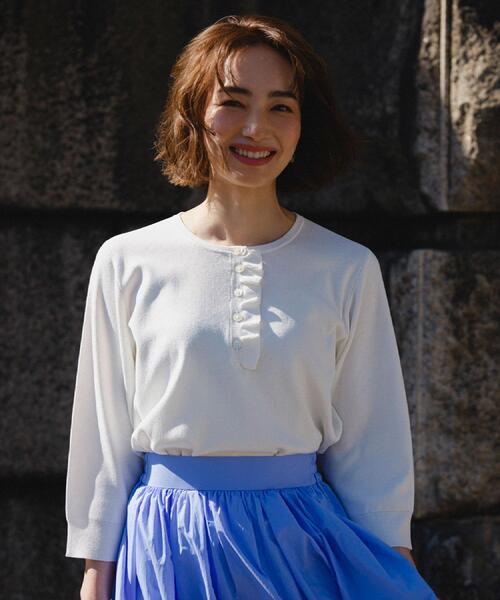 OPAQUE.CLIP（オペークドットクリップ）の「フリルヘンリーネックニット【洗濯機OK/抗ピル】（ニット/セーター・レディース・ライトグレー/ホワイト/ライトブルー/イエロー系その他/ブラック・40/38/36/42）」の6枚目の写真