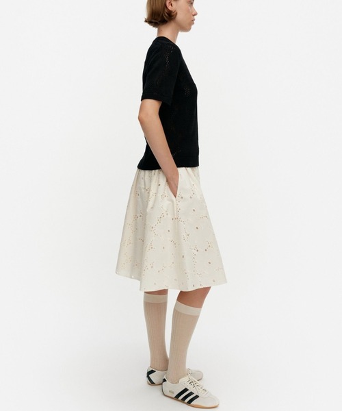 marimekko(マリメッコ)の「Sommittelu Unikko / Skirt(スカート・レディース・ホワイト・X-SMALL/SMALL)」の2枚目の写真