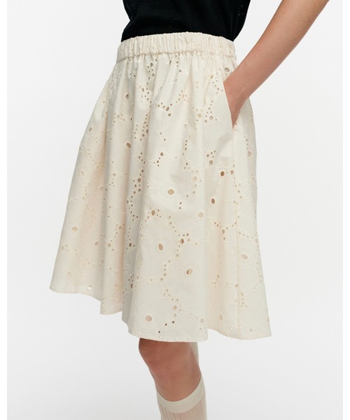 marimekko(マリメッコ)の「Sommittelu Unikko / Skirt(スカート・レディース・ホワイト・X-SMALL/SMALL)」の4枚目の写真