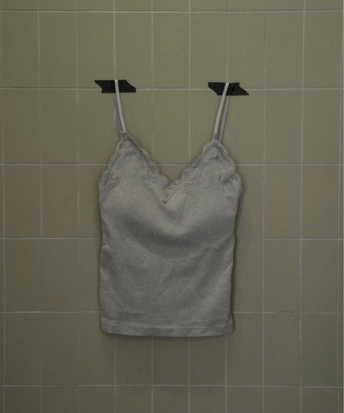 lawgy（ラウジー）の「v neck lace thin string cami / vネックレーススィンストリングキャミ（キャミソール・レディース・グレー/ブラウン/クリーム/ブラック/ホワイト・FREE）」の4枚目の写真