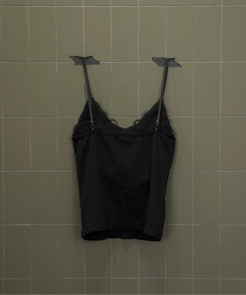 lawgy（ラウジー）の「v neck lace thin string cami / vネックレーススィンストリングキャミ（キャミソール・レディース・グレー/ブラウン/クリーム/ブラック/ホワイト・FREE）」の3枚目の写真