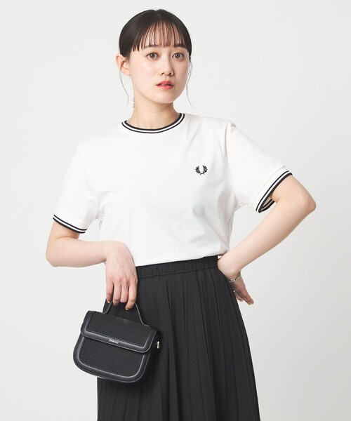 FRED PERRY（フレッドペリー）の「【WEB限定】＜FRED PERRY＞ツインティップ Tシャツ（Tシャツ/カットソー・レディース・ブラック/ホワイト/ネイビー・S）」の2枚目の写真