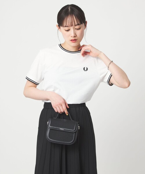 FRED PERRY（フレッドペリー）の「【WEB限定】＜FRED PERRY＞ツインティップ Tシャツ（Tシャツ/カットソー・レディース・ブラック/ホワイト/ネイビー・S）」の7枚目の写真