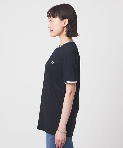FRED PERRY（フレッドペリー）の「【WEB限定】＜FRED PERRY＞ツインティップ Tシャツ（Tシャツ/カットソー・レディース・ブラック/ホワイト/ネイビー・S）」の16枚目の写真