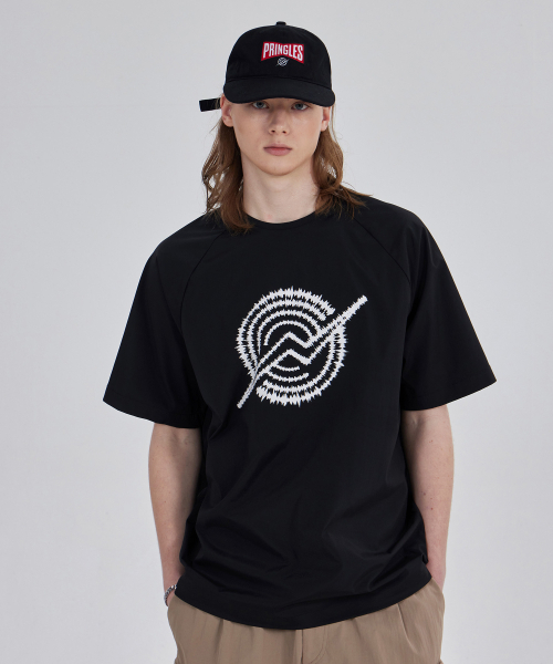 KALAPATTHAR（カラパタール）の「Woven Logo Back Pocket T-Shirt - Black（Tシャツ/カットソー・メンズ・その他・X-LARGE/LARGE/MEDIUM）」の5枚目の写真