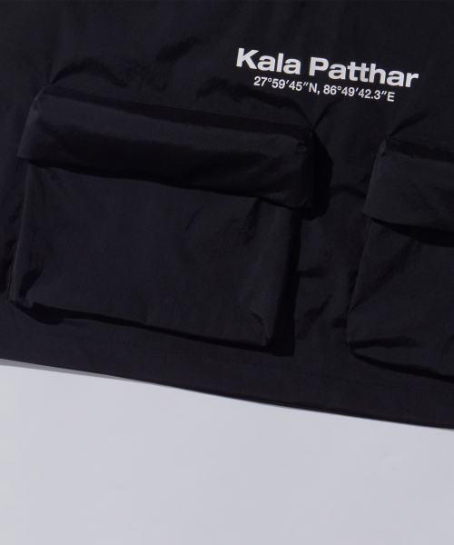 KALAPATTHAR（カラパタール）の「Woven Logo Back Pocket T-Shirt - Black（Tシャツ/カットソー・メンズ・その他・X-LARGE/LARGE/MEDIUM）」の7枚目の写真