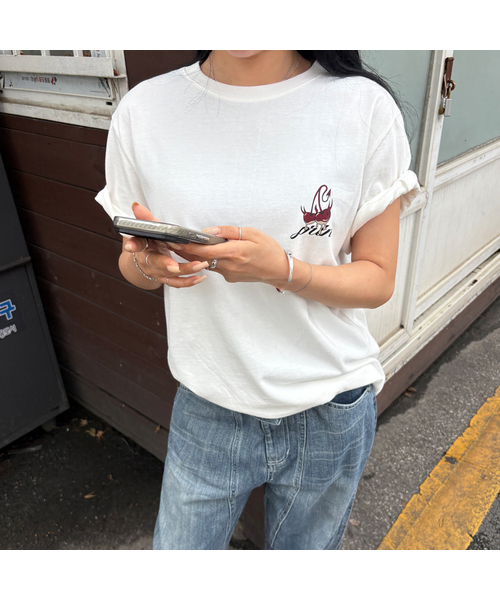 PORTERNA(ポルテナ)の「CHERRY GRAPHIC SHORT SLEEVE T-SHIRT-4COLOR(Tシャツ/カットソー・レディース・チャコールグレー/Beige/アイボリー/レッド・OS)」の2枚目の写真