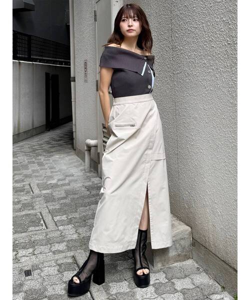 MURUA（ムルーア）の「スリットデザインスカート（スカート・レディース・カーキ/ブラック/アイボリー・2/1）」の6枚目の写真