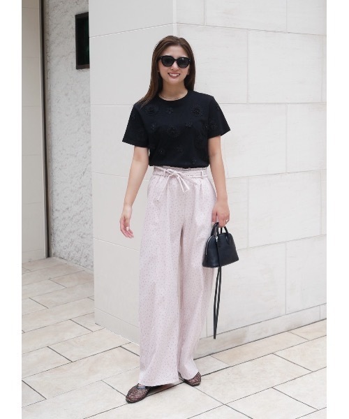 BeBeoD(べベッド)の「フラワーリボンタックパンツ(その他パンツ・レディース・ネイビー/ピンク/ベージュ・フリー)」の1枚目の写真