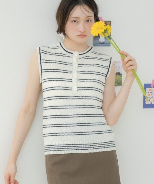 HEILIS（ヘイリス）の「ボーダーニットタンクトップ / ニットタンクトップ ニットベスト ボーダーニット ボーダートップス ノースリーブトップス ヘンリーネック フロントボタン レイヤードトップス サマーニット 春服 夏服 秋服 カジュアル フレンチカジュアル 韓国 大人カジュアル デイリー（タンクトップ・レディース・ブラック/グレー/アイボリー・FREE）」の4枚目の写真