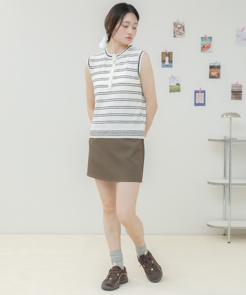 HEILIS（ヘイリス）の「ボーダーニットタンクトップ / ニットタンクトップ ニットベスト ボーダーニット ボーダートップス ノースリーブトップス ヘンリーネック フロントボタン レイヤードトップス サマーニット 春服 夏服 秋服 カジュアル フレンチカジュアル 韓国 大人カジュアル デイリー（タンクトップ・レディース・ブラック/グレー/アイボリー・FREE）」の9枚目の写真