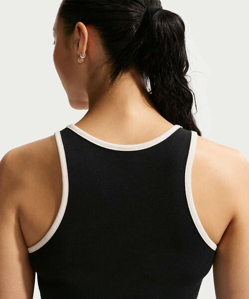 NIKE(ナイキ)の「ナイキ スポーツウェア ウィメンズ タイト グラフィック タンクトップ / Nike Sportswear Women's Tight Graphic Tank Top IF0553-010 Black(タンクトップ・レディース・ブラック・XL/XS/S/M/L)」の2枚目の写真