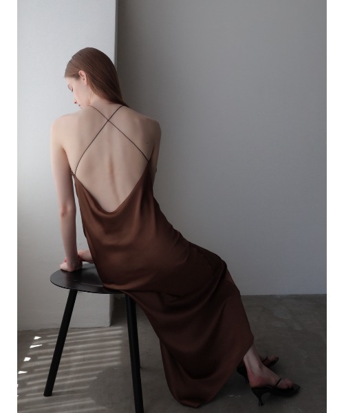 celon（セロン）の「satin halter open back dress（ワンピース・レディース・ベージュ/ブラック/ブラウン・FREE）」の10枚目の写真