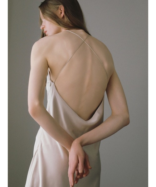 celon（セロン）の「satin halter open back dress（ワンピース・レディース・ベージュ/ブラック/ブラウン・FREE）」の17枚目の写真