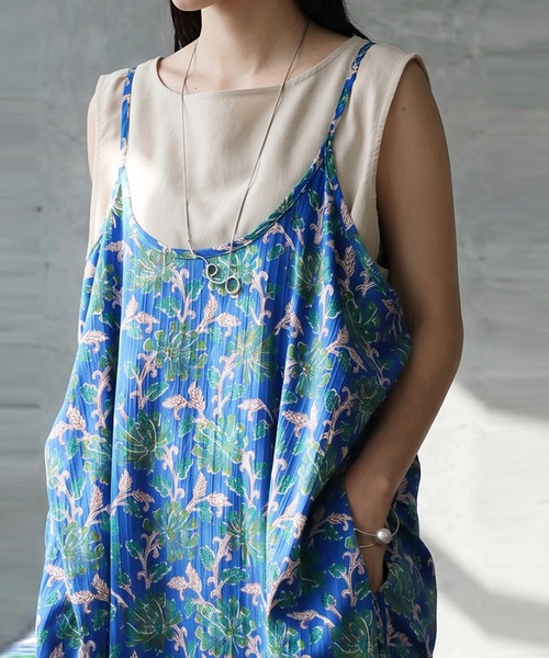 antiqua(アンティカ)の「柄 プリント 綿100 ロング キャミワンピース(ワンピース・レディース・ブルー・ONESIZE)」の6枚目の写真