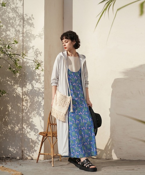 antiqua(アンティカ)の「柄 プリント 綿100 ロング キャミワンピース(ワンピース・レディース・ブルー・ONESIZE)」の11枚目の写真